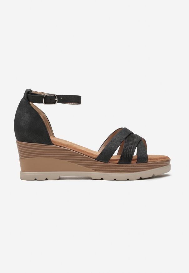 Renee - Czarne Błyszczące Sandały na Koturnie Stylizowanym na Drewniany Steccaria. Okazja: na co dzień. Kolor: czarny. Materiał: satyna. Obcas: na koturnie. Styl: casual, elegancki