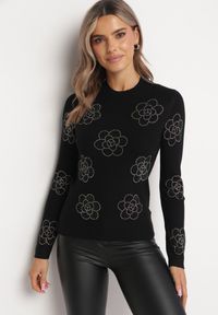 Born2be - Czarny Sweter z Wiskozy w Kwiaty z Cyrkonii Cenikore. Kolor: czarny. Materiał: wiskoza. Wzór: kwiaty. Sezon: jesień, zima #6