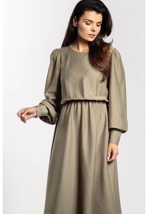 Infinite You - Elegancka sukienka rozkloszowana z długim rękawem zielona. Kolor: zielony. Długość rękawa: długi rękaw. Styl: elegancki