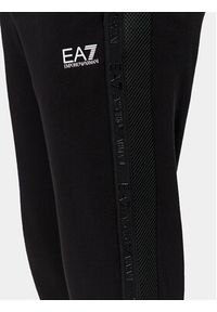 EA7 Emporio Armani Spodnie dresowe 3DPP76 PJEQZ 0200 Czarny Regular Fit. Kolor: czarny. Materiał: bawełna