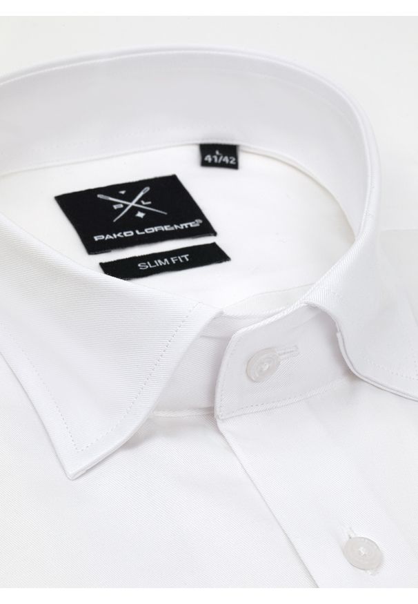 Pako Lorente - PAKO LORENTE – Koszula męska w kolorze białym P21WF-1X-174-B. Typ kołnierza: kołnierzyk klasyczny. Kolor: biały. Materiał: bawełna, elastan. Długość rękawa: długi rękaw. Długość: długie. Wzór: gładki. Styl: klasyczny, elegancki
