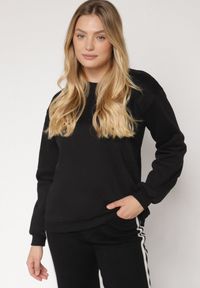 Born2be - Czarna Ocieplana Bluza z Bawełną i Napisem z Tyłu Fezanda. Okazja: na co dzień. Kolor: czarny. Materiał: bawełna. Wzór: napisy. Styl: klasyczny, casual, elegancki #2
