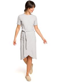 BE - Bawełniana ołówkowa sukienka z asymetrycznym dołem. Materiał: bawełna. Typ sukienki: ołówkowe, asymetryczne. Długość: midi #3
