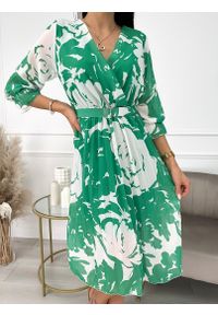 ModnaKiecka.pl - Zielono-Kremowa Plisowana Sukienka 9825-405-C. Okazja: na randkę, na co dzień. Kolor: wielokolorowy. Materiał: elastan, poliester. Typ sukienki: rozkloszowane, kopertowe. Styl: casual #1