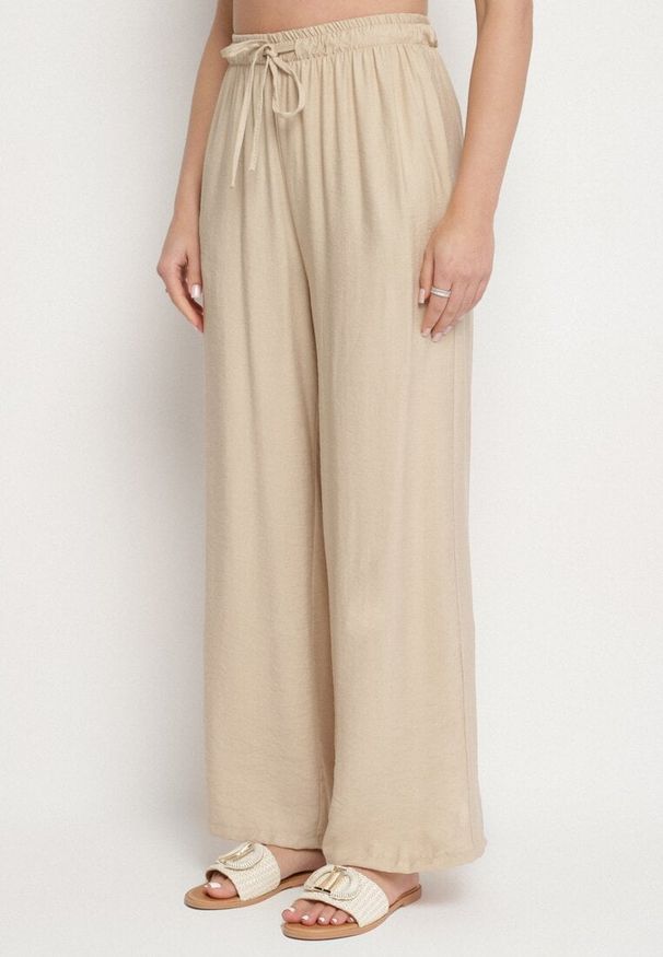 Born2be - Ciemnobeżowy Wiskozowy Komplet Krótka Bluzka na Guziki Szerokie Spodnie z Gumką w Talii Rissanama. Kolor: beżowy. Materiał: wiskoza