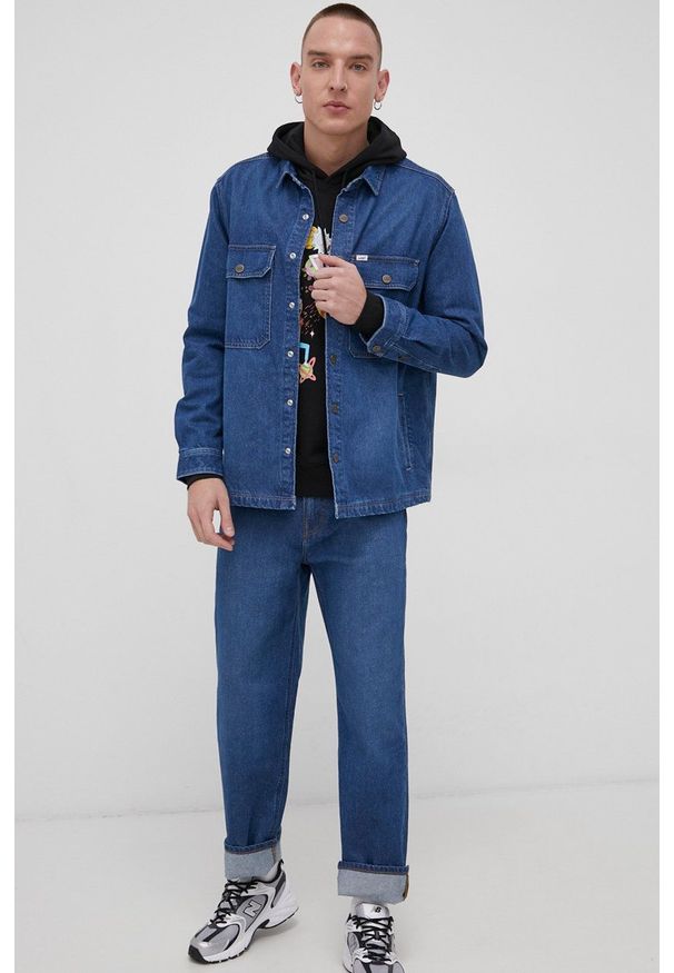 Lee Koszula jeansowa męska regular z kołnierzykiem klasycznym. Typ kołnierza: kołnierzyk klasyczny. Kolor: niebieski. Materiał: jeans. Długość rękawa: długi rękaw. Długość: długie. Styl: klasyczny