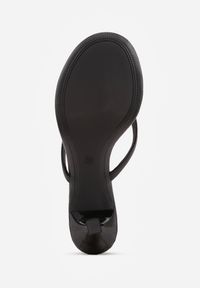 Renee - Czarne Minimalistyczne Klapki Japonki na Kaczuszce Saphohsa. Okazja: na co dzień. Kolor: czarny. Materiał: skóra. Sezon: lato. Obcas: na szpilce. Styl: casual, elegancki. Wysokość obcasa: średni #9