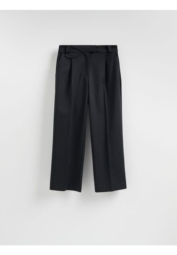 Reserved - Spodnie z kantem - czarny. Kolor: czarny. Materiał: wiskoza, tkanina