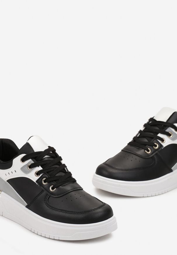 Renee - Czarne Sneakersy z Metaliczną Wstawką na Podeszwie Giacobbe. Nosek buta: okrągły. Zapięcie: sznurówki. Kolor: czarny. Materiał: materiał. Obcas: na obcasie. Wysokość obcasa: niski