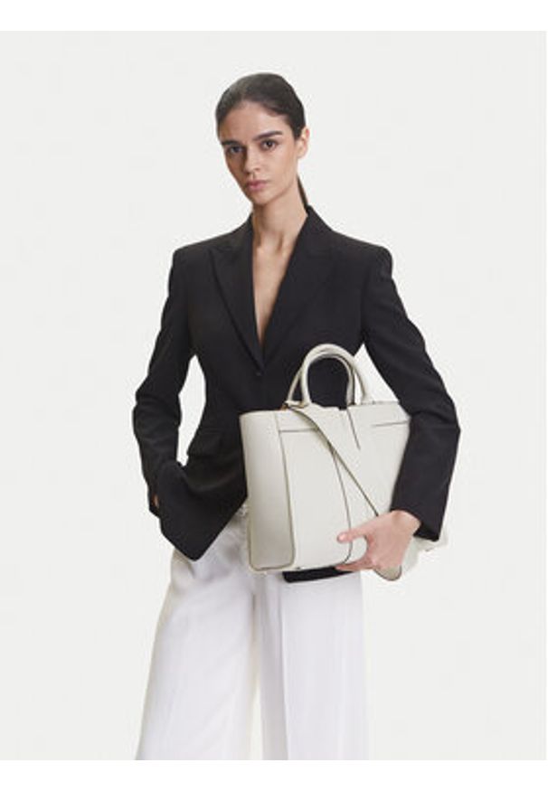 Elisabetta Franchi Torebka BS-07A-51E2-V500 Biały. Kolor: biały. Materiał: skórzane