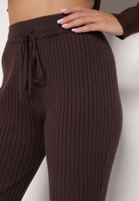 Born2be - Brązowe Spodnie z Wiskozą i Wysokim Stanem Typu Dzwony Tusvira. Okazja: na co dzień. Stan: podwyższony. Kolor: brązowy. Materiał: wiskoza. Styl: casual, elegancki #7