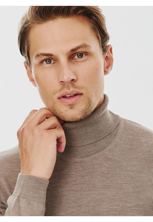 Pako Lorente - PAKO LORENTE – Męski golf w kolorze beżowym. Typ kołnierza: golf. Kolor: beżowy. Materiał: wełna, poliamid, akryl. Wzór: gładki. Sezon: jesień