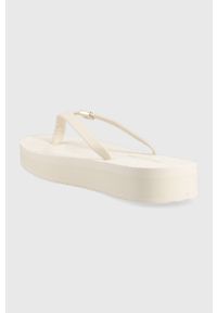 TOMMY HILFIGER - Tommy Hilfiger japonki TH MONOGRAM FLAT SANDAL damskie kolor biały na platformie FW0FW06964. Kolor: beżowy. Materiał: materiał. Wzór: gładki. Obcas: na platformie #4