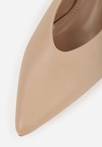 Renee - Ciemnobeżowe Czółenka Sandały Vices na Kaczuszce Typu Slingback Liluriela. Okazja: na co dzień. Kolor: beżowy. Wzór: kwiaty. Sezon: lato. Obcas: na szpilce. Styl: casual, elegancki. Wysokość obcasa: średni #8