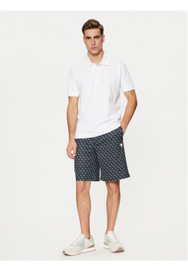 Guess Szorty materiałowe Z4YD03 FL04Q Czarny Regular Fit. Kolor: czarny. Materiał: bawełna, syntetyk