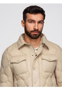 Ombre Clothing - Pikowana kurtka męska w koszulowym fasonie – beżowa V1 - Rozmiar: L. Okazja: na co dzień. Kolor: beżowy. Materiał: poliester, materiał. Wzór: aplikacja. Styl: casual, elegancki #4