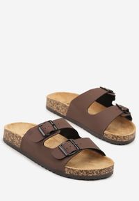 Born2be - Brązowe Klapki na Grubej Korkowej Podeszwie z Klamrami Fenirenna. Okazja: na co dzień. Kolor: brązowy. Styl: klasyczny, casual #3