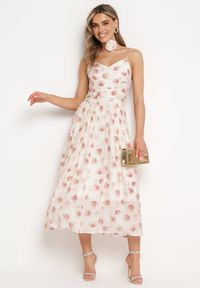 Born2be - Różowo-Beżowa Rozkloszowana Sukienka w Florystyczny Print z Chokerem Różą Jomeria. Okazja: na co dzień. Typ kołnierza: dekolt w kształcie V. Kolor: różowy. Długość rękawa: krótki rękaw. Wzór: nadruk. Styl: casual #4