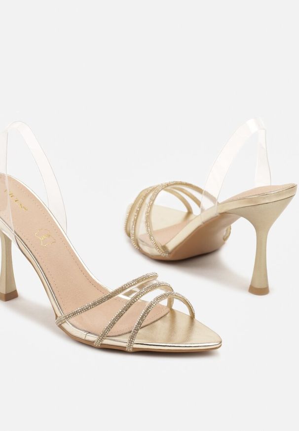 Renee - Złote Sandały Vices ze Skórzaną Wkładką Transparentną Cholewką i Cyrkoniami Novarissea. Kolor: złoty. Materiał: skóra. Styl: elegancki, klasyczny