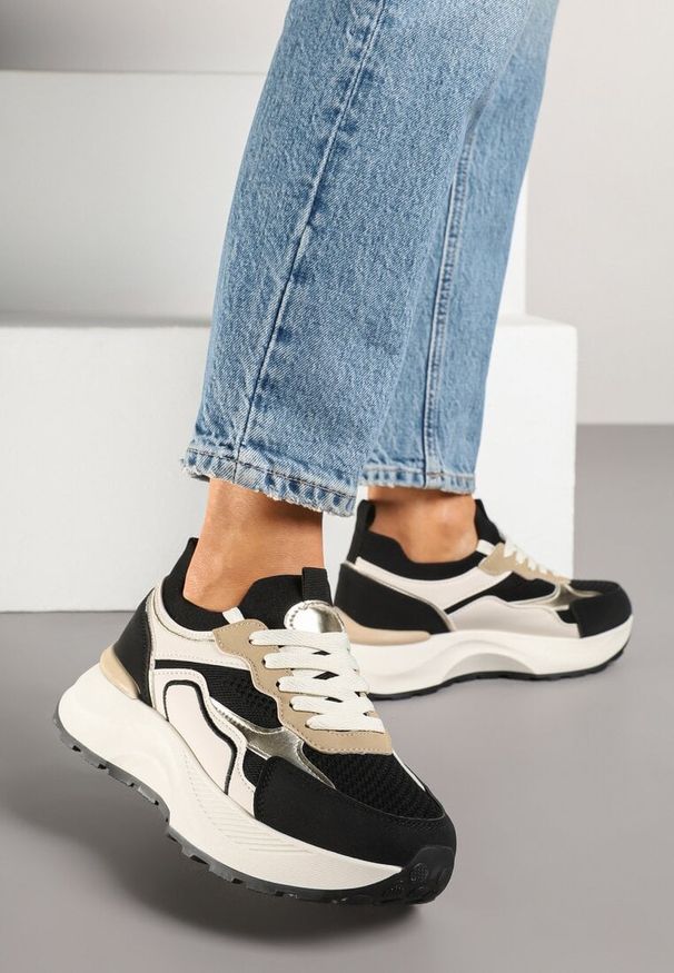Renee - Czarne Sneakersy Streetwearowe na Piankowej Podeszwie Aillifia. Okazja: na co dzień, na spotkanie biznesowe, do pracy, na spacer. Zapięcie: sznurówki. Kolor: czarny. Sport: turystyka piesza