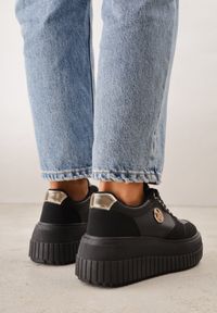 Born2be - Czarne Sneakersy VICES na Żłobionej Podeszwie Zdobione Elegancką Aplikacją Lunatea. Okazja: na co dzień. Kolor: czarny. Materiał: jeans. Wzór: aplikacja #7