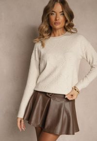 Renee - Jasnobeżowy Sweter z Tłoczonymi Sercami Unareia. Okazja: na co dzień. Kolor: beżowy. Materiał: jeans. Sezon: jesień. Styl: casual