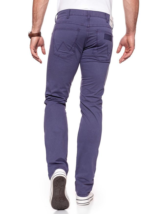 Wrangler - WRANGLER SPODNIE MĘSKIE GREENSBORO DUSK PURPLE W15QRU25K 112127055. Materiał: jeans