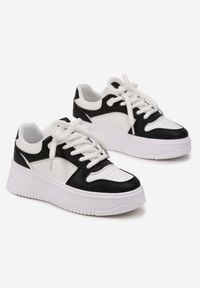 Renee - Biało-Czarne Sznurowane Sneakersy na Platformie z Metalicznymi Wstawkami Arileva. Kolor: biały. Materiał: jeans. Obcas: na platformie