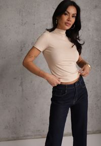 Renee - Jasnobeżowy Wiskozowy T-shirt o Dopasowanym Kroju z Golfem Isomina. Okazja: na imprezę, na co dzień. Typ kołnierza: golf. Kolor: beżowy. Materiał: wiskoza. Styl: casual #6