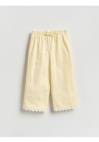 Reserved - Spodnie z koronką - jasnożółty. Kolor: żółty. Materiał: koronka. Wzór: koronka #1