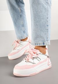 Born2be - Biało-Różowe Sneakersy na Grubej Podeszwie Zdobione Cyrkoniami Neothra. Okazja: na spacer, na co dzień. Kolor: biały. Materiał: jeans. Wzór: aplikacja. Sport: turystyka piesza