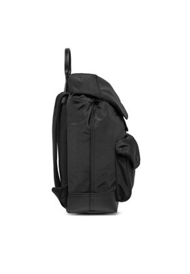Calvin Klein Jeans Plecak Speed Clip Ut Flap Backpack35 Ny K50K513022 Czarny. Kolor: czarny. Materiał: materiał