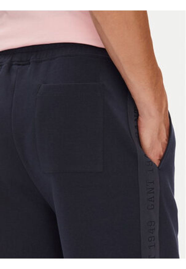 GANT - Gant Szorty sportowe 2825122T Granatowy Regular Fit. Kolor: niebieski. Materiał: bawełna. Styl: sportowy