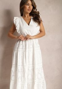 Renee - Biała Haftowana Sukienka z Bawełny z Rozkloszowanym Dołem z Koronką i Falbankami Xirina. Typ kołnierza: kołnierz z falbankami. Kolor: biały. Materiał: bawełna, koronka. Wzór: koronka, haft. Sezon: wiosna, lato. Długość: maxi #5