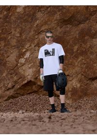 4f - 4F T-shirt relaxed z nadrukiem męski - biały S. Okazja: na co dzień. Kolor: biały. Materiał: materiał, bawełna, jeans, dresówka, dzianina. Wzór: nadruk. Styl: klasyczny, casual #2