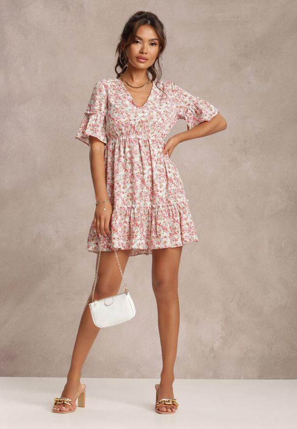 Renee - Różowa Sukienka Lanantel. Kolor: różowy. Materiał: tkanina, lakier. Długość rękawa: krótki rękaw. Wzór: kwiaty, nadruk, kolorowy. Długość: mini