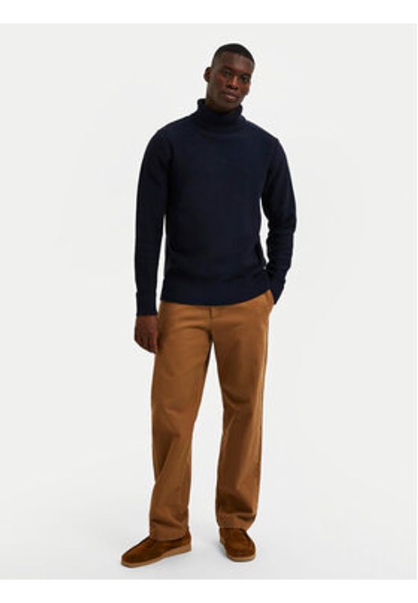 Selected Homme Golf 16086644 Granatowy Regular Fit. Typ kołnierza: golf. Kolor: niebieski. Materiał: bawełna