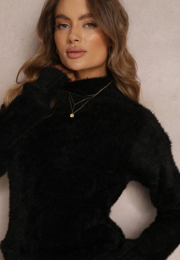 Renee - Czarny Sweter Wełniany Merrill. Kolor: czarny. Materiał: wełna, materiał. Długość rękawa: długi rękaw. Długość: długie. Styl: klasyczny