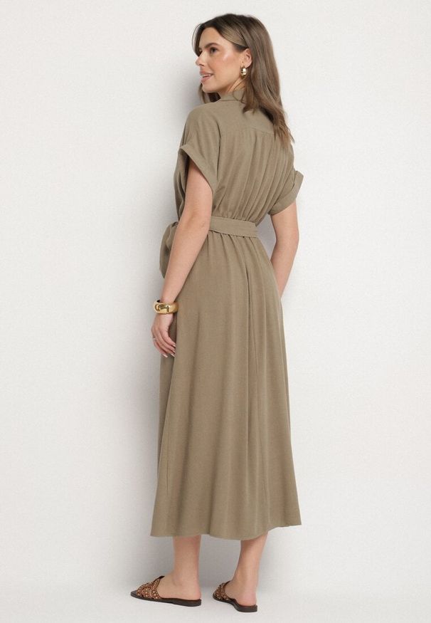 Born2be - Ciemnozielona Sukienka Koszulowa z Wiskozy i Lnu Wiązana w Talii z Kieszeniami Efrasira. Okazja: na co dzień. Kolor: zielony. Materiał: wiskoza, len. Typ sukienki: koszulowe. Styl: elegancki, casual