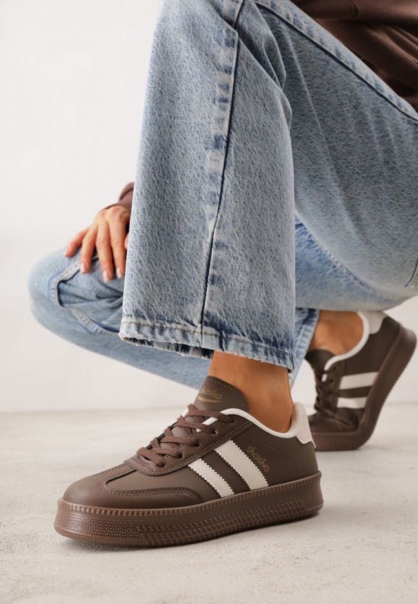 Born2be - Brązowe Sneakersy w Stylu Tenisówek z Paskami na Boku Saliena. Okazja: na co dzień. Zapięcie: pasek. Kolor: brązowy. Materiał: skóra, jeans