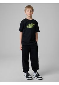 4f - 4F T-shirt regular z nadrukiem chłopięcy - czarny 158 (12-13 lat). Okazja: na co dzień, na uczelnię, na spacer. Kolor: czarny. Materiał: skóra, dresówka, dzianina, materiał, jeans, bawełna. Wzór: nadruk. Sezon: lato. Styl: casual, klasyczny, sportowy #2