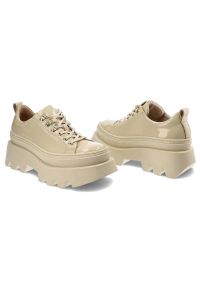 CheBello - Beżowe Sneakersy Chebello Wygodne Skórzane Buty Damskie. Kolor: beżowy. Materiał: skóra. Szerokość cholewki: normalna. Sezon: jesień, wiosna. Obcas: na obcasie. Wysokość obcasa: niski