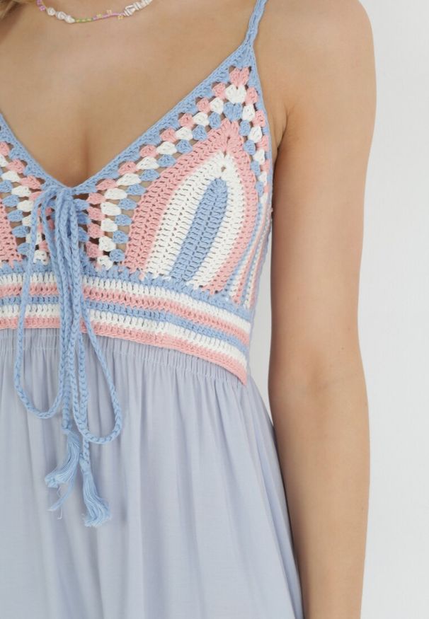 Born2be - Jasnoniebieska Sukienka Wing In. Kolor: niebieski. Materiał: bawełna. Długość rękawa: na ramiączkach. Wzór: aplikacja. Sezon: lato. Długość: maxi