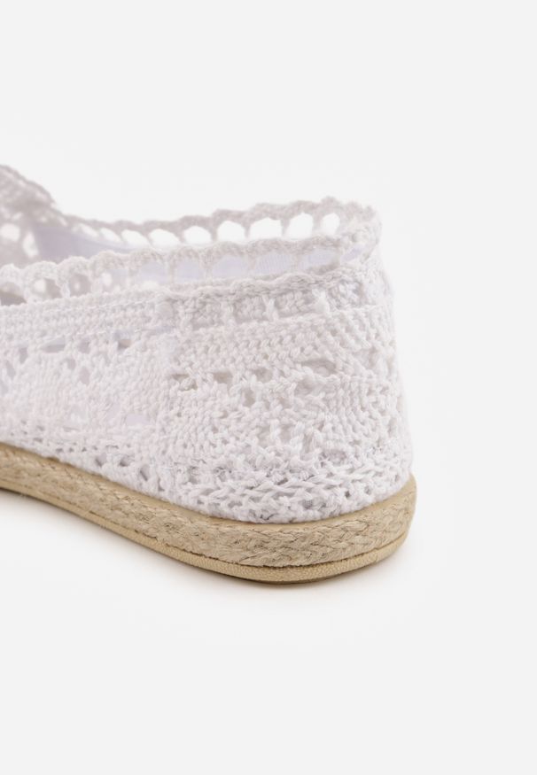 Renee - Białe Espadryle z Ażurową Cholewką i Plecioną Podeszwą Gratifyinglys. Okazja: na co dzień. Zapięcie: bez zapięcia. Kolor: biały. Materiał: len. Szerokość cholewki: normalna. Wzór: ażurowy. Sezon: lato. Styl: boho, wakacyjny, casual, elegancki