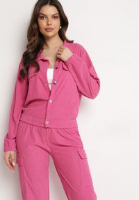 Born2be - Fuksjowy Komplet Dresowy Utility z Bluzą z Kołnierzykiem i Joggerami z Szerokimi Klapami Imixa. Kolor: różowy. Materiał: dresówka. Wzór: aplikacja #2