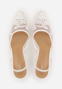 Renee - Białe Szpilki VICES Slingback z Noskami w Szpic Ozdobionymi Haftem i Koralikami Laraidina. Zapięcie: pasek. Kolor: biały. Materiał: satyna. Wzór: haft, aplikacja. Obcas: na szpilce #2