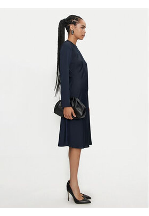 Calvin Klein Sukienka codzienna K20K207683 Granatowy Regular Fit. Okazja: na co dzień. Kolor: niebieski. Materiał: syntetyk. Typ sukienki: proste. Styl: casual