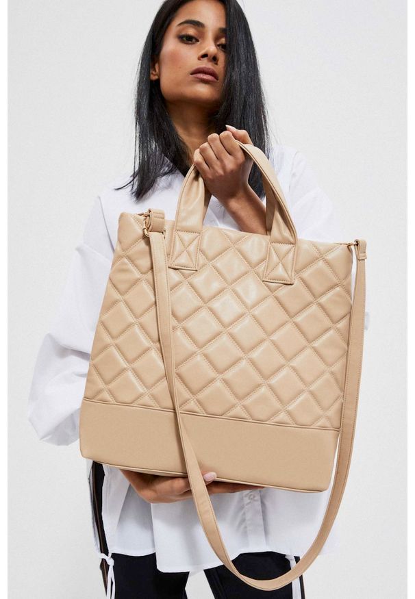 MOODO - Torba z geometrycznym pikowaniem beżowa. Kolor: beżowy. Wzór: geometria. Materiał: pikowane