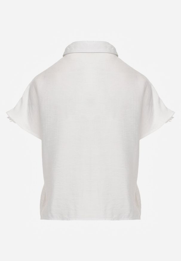 Renee - Biała Wiskozowa Koszula z Krótkim Rękawem Zdobiona Koronkowymi Wstawkami Phiniche. Okazja: na imprezę. Kolor: biały. Materiał: wiskoza, koronka. Długość rękawa: krótki rękaw. Długość: krótkie. Wzór: aplikacja. Sezon: lato. Styl: elegancki