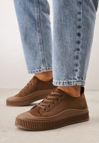 Renee - Brązowe Trampki z Imitacji Zamszu na Żłobionej Podeszwie Nivenatia. Kolor: brązowy. Materiał: zamsz. Styl: elegancki #3